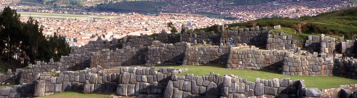 sacsayhuaman piedras megalíticas cusco car